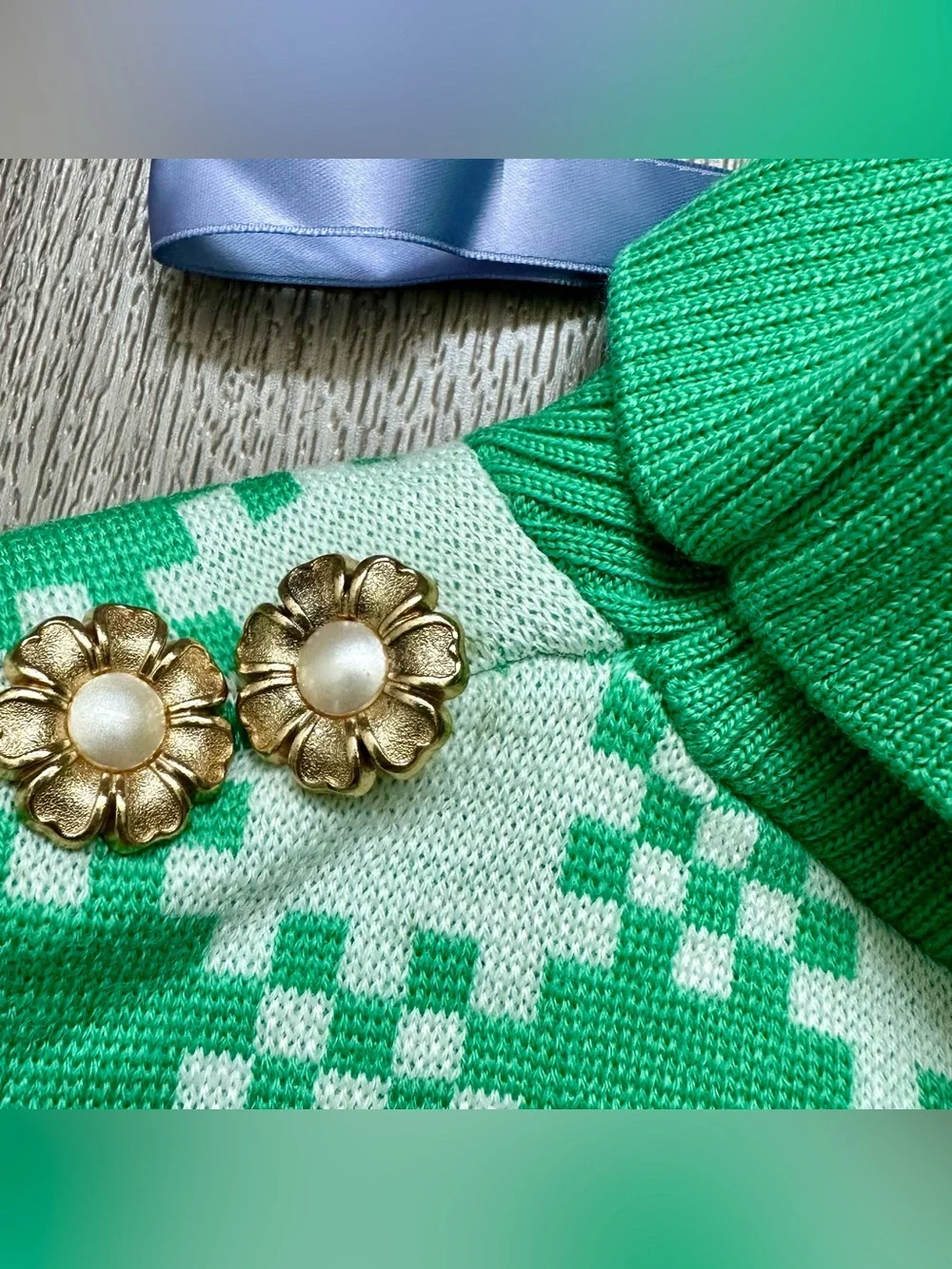 Motoguo Daisy and Tiny Tim Kelly Green Knit Top